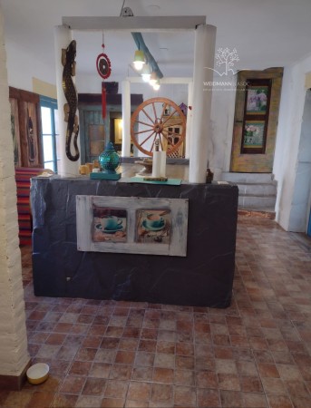 Casa centrica con 2 LOCALES COMERCIALES en venta, a media cuadra de la peatonal. Ideal p/inversion.