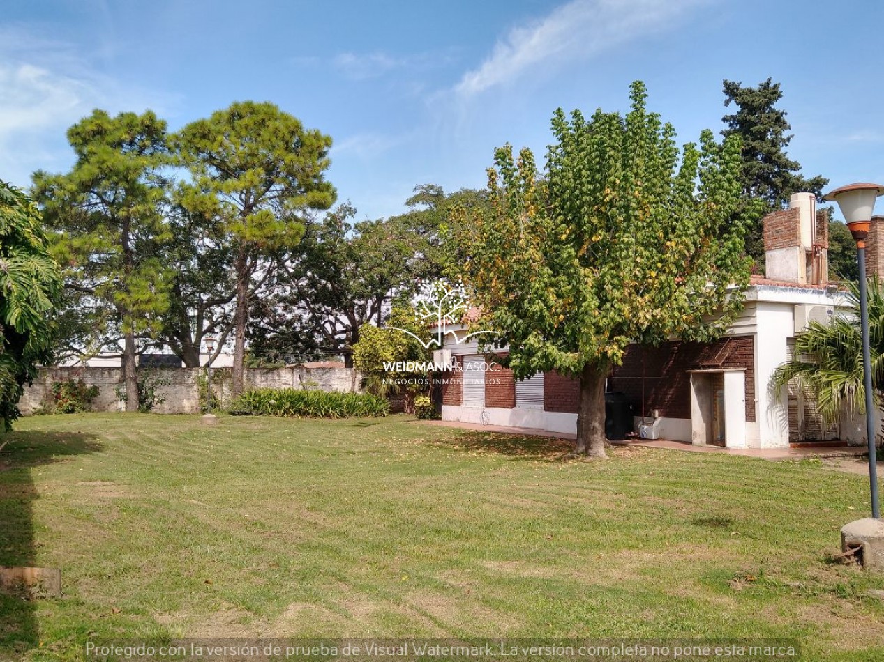 Gran predio con casa y quincho, salida a 3 calles, Santo Tome