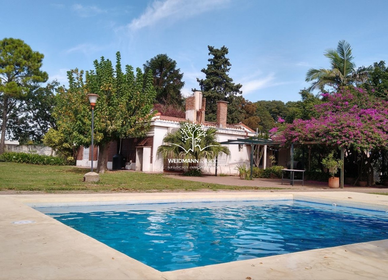 Gran predio con casa y quincho, salida a 3 calles, Santo Tome