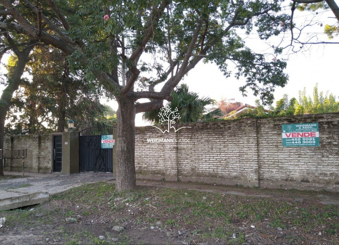 Gran predio con casa y quincho, salida a 3 calles, Santo Tome