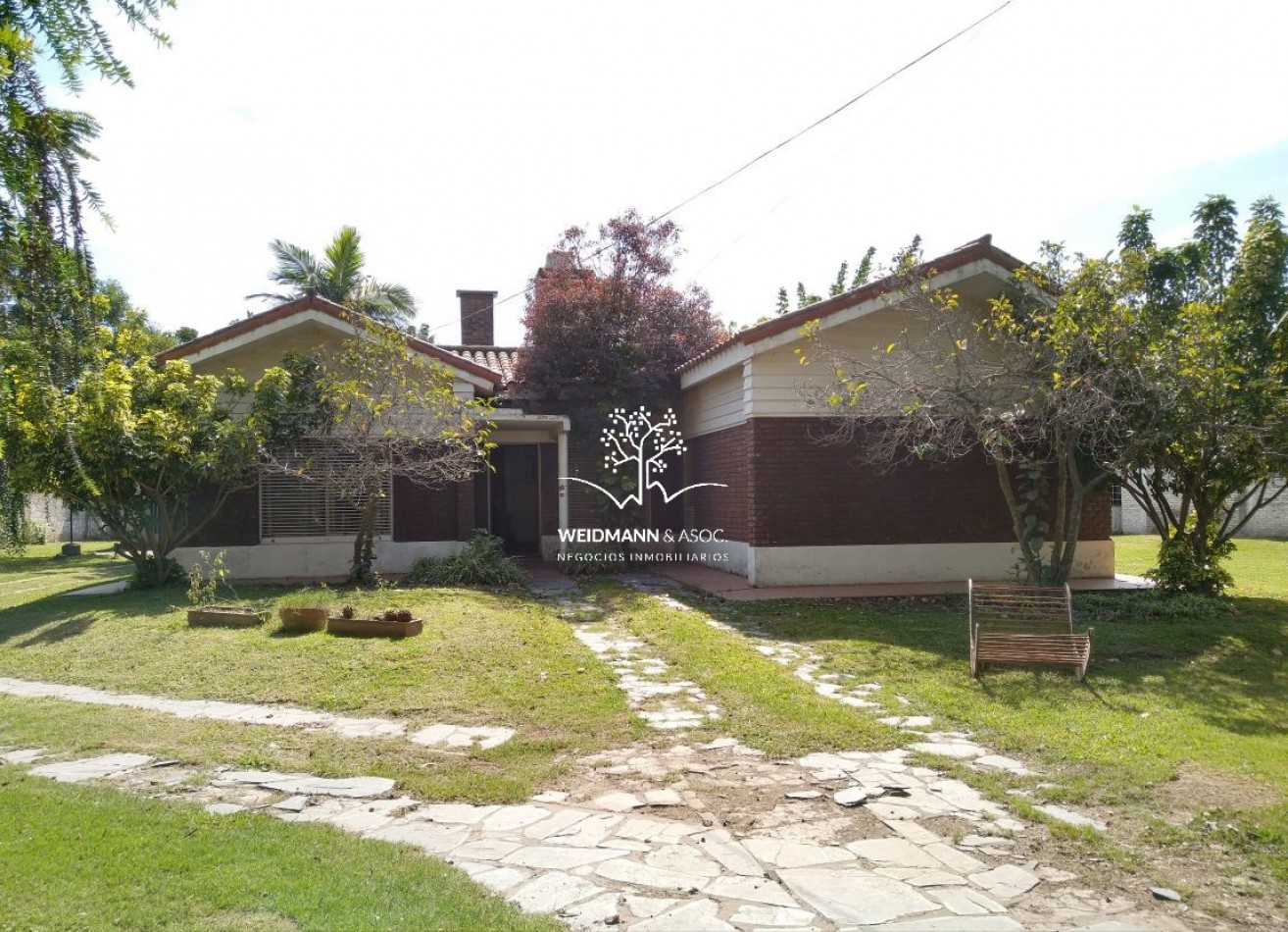Gran predio con casa y quincho, salida a 3 calles, Santo Tome