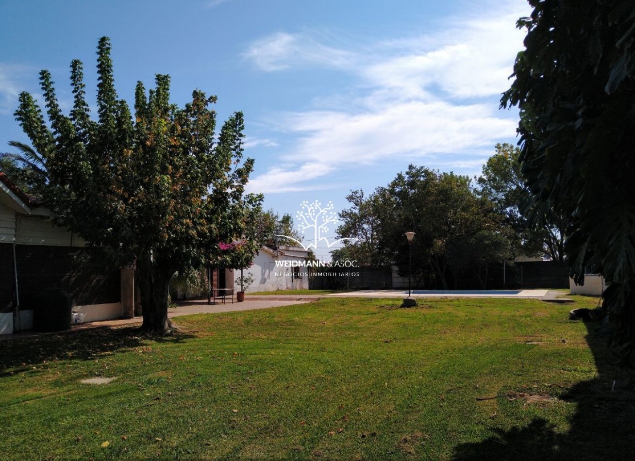 Gran predio con casa y quincho, salida a 3 calles, Santo Tome