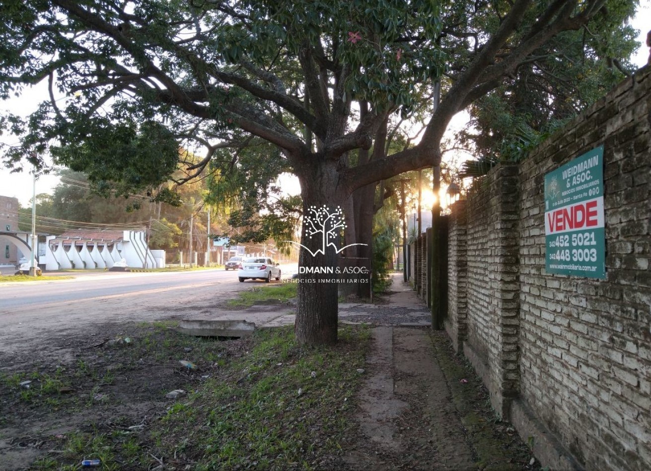 Gran predio con casa y quincho, salida a 3 calles, Santo Tome