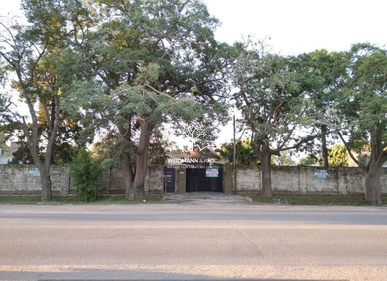 Gran predio con casa y quincho, salida a 3 calles, Santo Tome