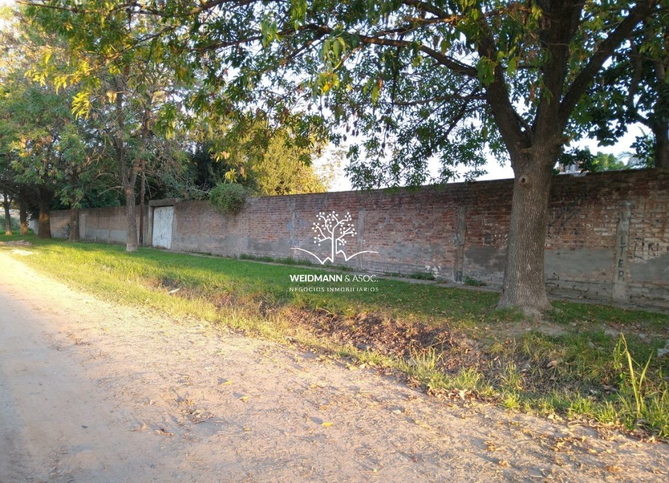 Gran predio con casa y quincho, salida a 3 calles, Santo Tome