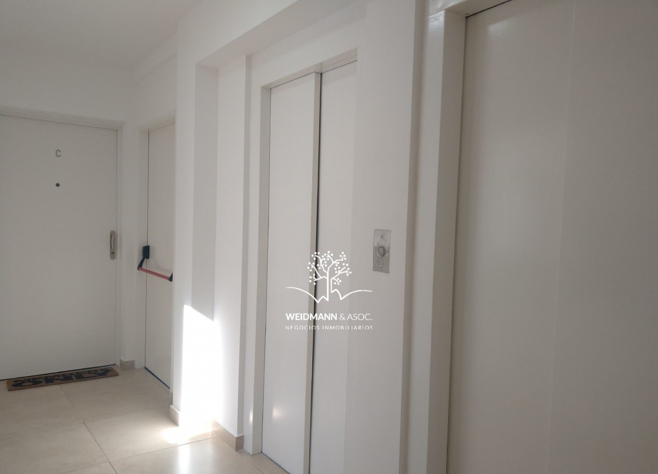 OPORTUNIDAD FLASH: Departamento de 2 dormitorios con cochera en venta, Torre Hipolito, Santa Fe