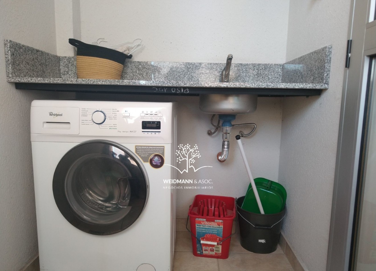 OPORTUNIDAD FLASH: Departamento de 2 dormitorios con cochera en venta, Torre Hipolito, Santa Fe