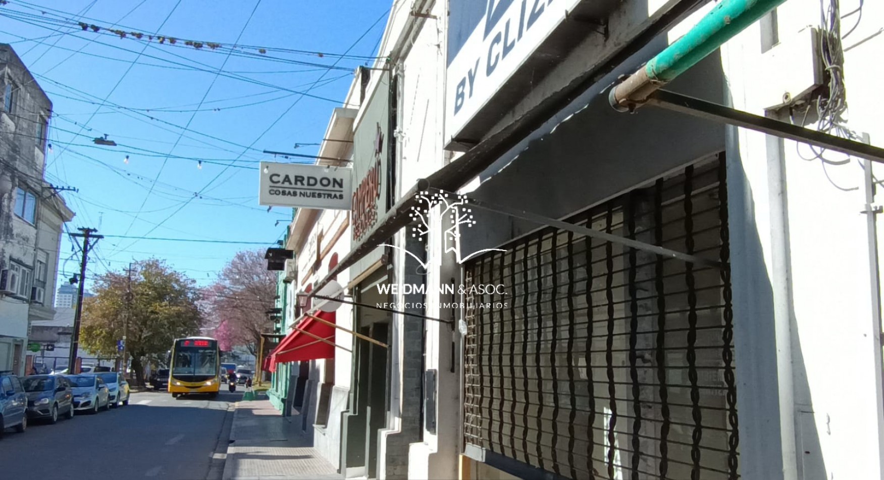 Casa centrica con 2 LOCALES COMERCIALES en venta, a media cuadra de la peatonal. Ideal p/inversion.